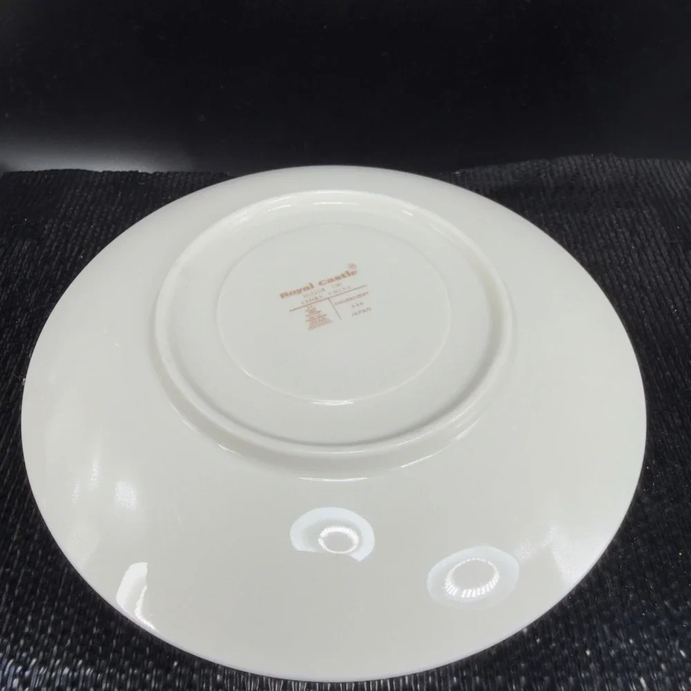 Royal Castle Goldaccent Ivory China Tea Cup and Saucer Set Gold Trim Made‎ Japan